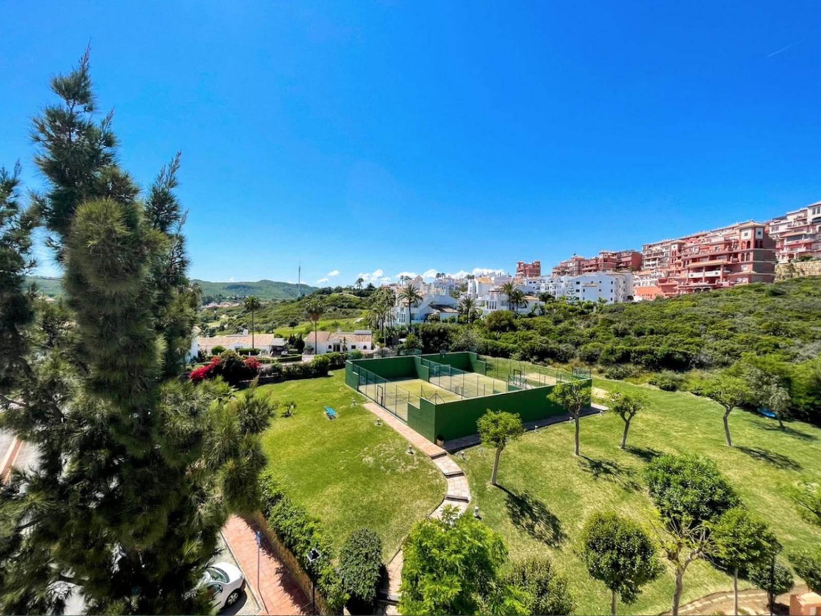 Duquesa Suites Golf And Garden Castillo de Sabinillas Екстериор снимка
